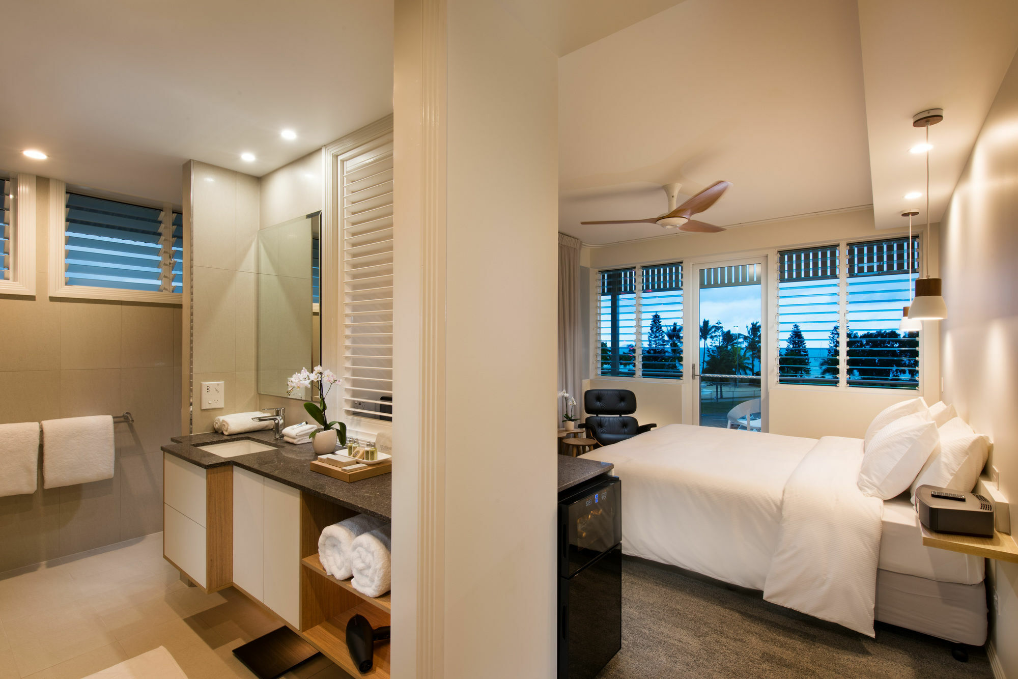 Heart Hotel And Gallery Whitsundays Ерлі-Біч Екстер'єр фото